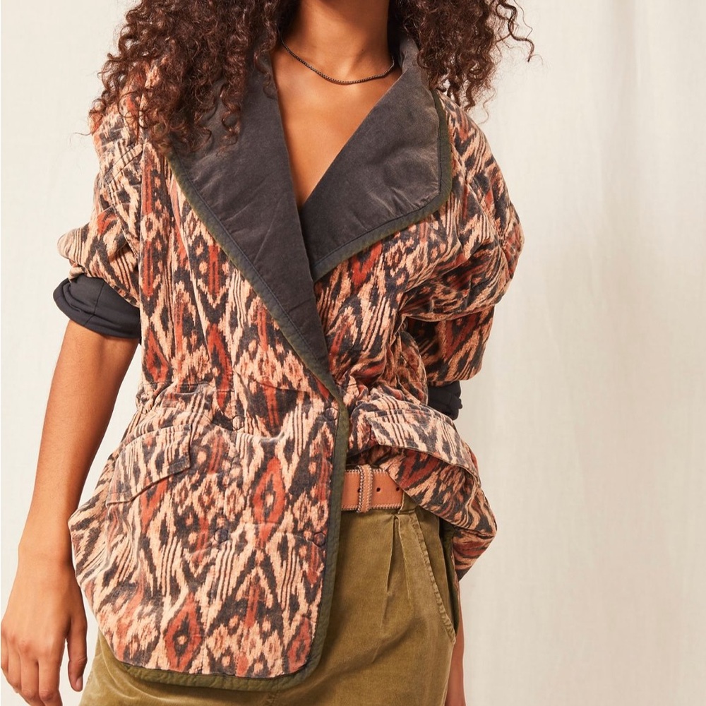 Women's Patterned Jacket with Black Collar